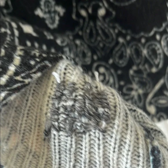 Aqua Cashmere Crew Neck Sweater ❤️‍🩹 Mended - Picture 8 of 8